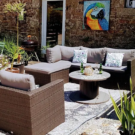 Ty Gorre Ker Bed & Breakfast Cast